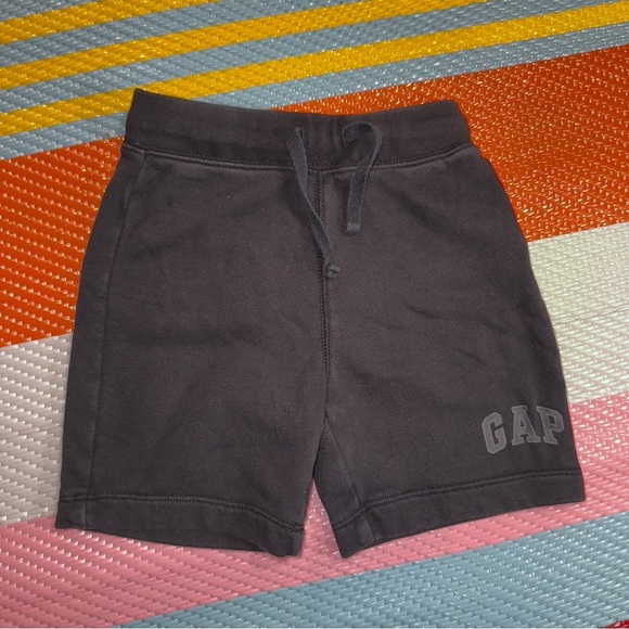Baby GAP Black Boys Kids Sweat Shorts Size 5 - Picture 1 of 3